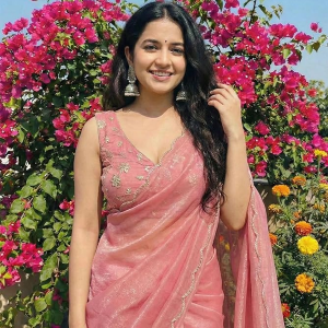 Women's Saree with Embroidered Blouse Piece